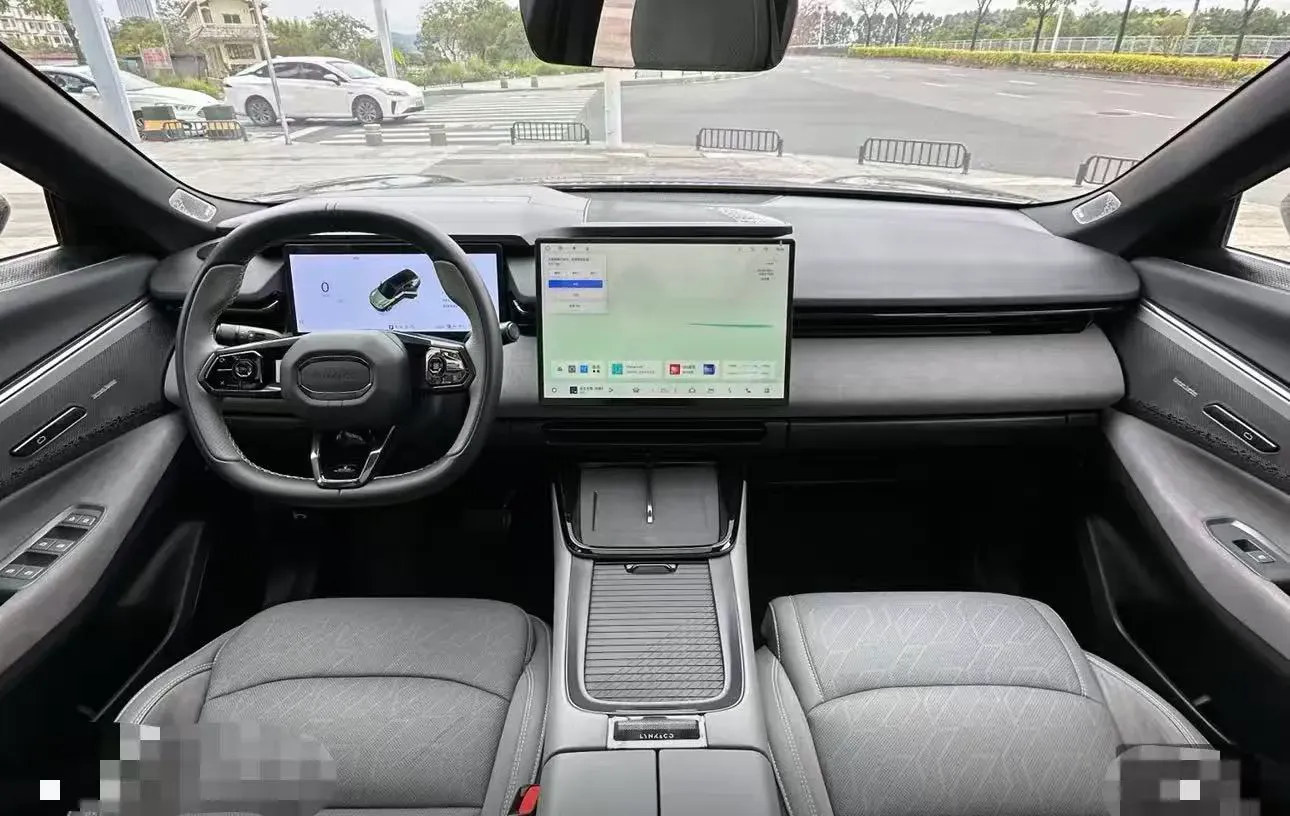 2025 LYNK&CO 08 EM-P 1.5T 163HP L4 3DHT PHEV 21.2KWH,autocango,china used car exporter,china ev exporter,chinese used car exporter,chinese used ev exporter