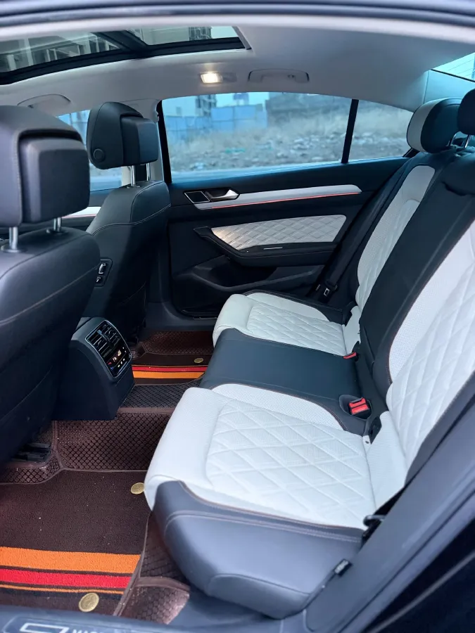 2023 Volkswagen Magotan 2.0T 186HP L4 7DCT,autocango,china used car exporter,china ev exporter,chinese used car exporter,chinese used ev exporter