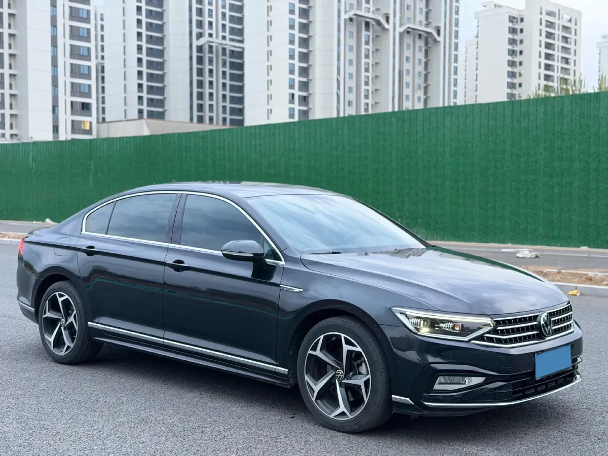 2023 Volkswagen Magotan 2.0T 186HP L4 7DCT,autocango,china used car exporter,china ev exporter,chinese used car exporter,chinese used ev exporter