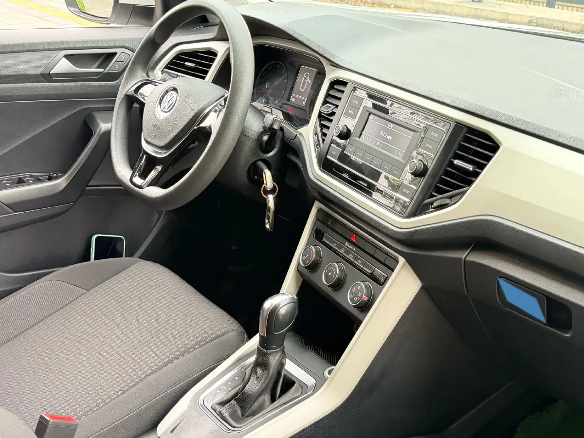 2019 Volkswagen T-Roc 1.4T 131HP L4 7DCT,autocango,china used car exporter,china ev exporter,chinese used car exporter,chinese used ev exporter