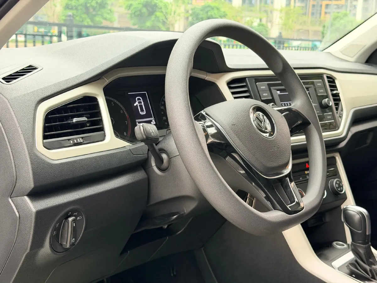 2019 Volkswagen T-Roc 1.4T 131HP L4 7DCT,autocango,china used car exporter,china ev exporter,chinese used car exporter,chinese used ev exporter