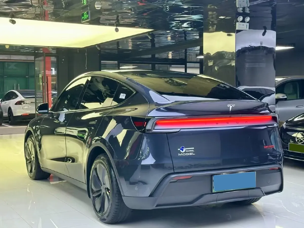 2025 Tesla Model Y BEV 78.4KWH,autocango,china used car exporter,china ev exporter,chinese used car exporter,chinese used ev exporter