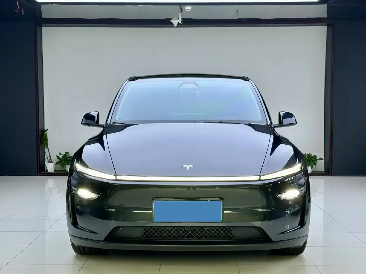 2025 Tesla Model Y BEV 78.4KWH,autocango,china used car exporter,china ev exporter,chinese used car exporter,chinese used ev exporter