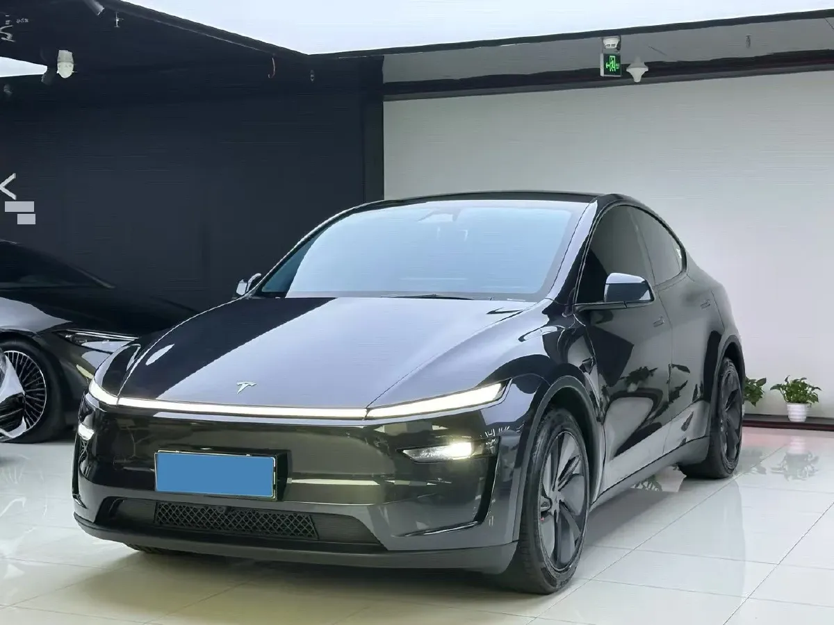 2025 Tesla Model Y BEV 78.4KWH,autocango,china used car exporter,china ev exporter,chinese used car exporter,chinese used ev exporter