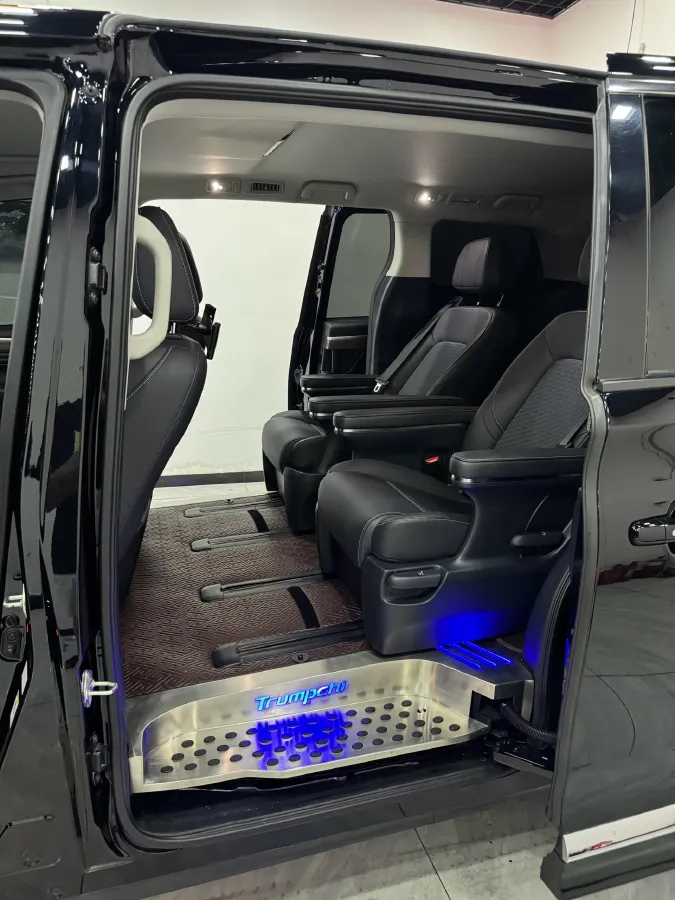 2021 GAC Trumpchi M8 2.0T 252HP L4 8AT,autocango,china used car exporter,china ev exporter,chinese used car exporter,chinese used ev exporter