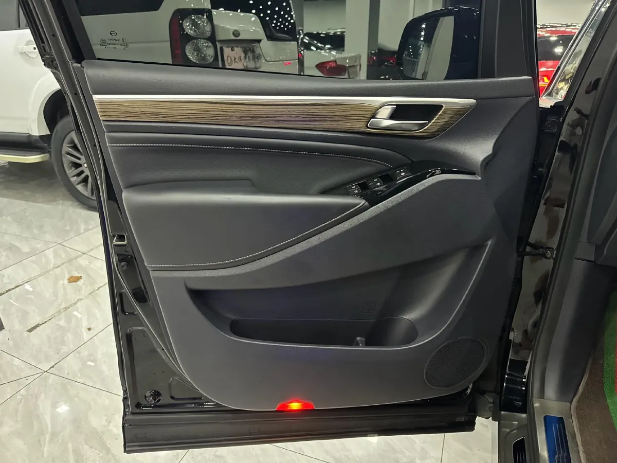 2021 GAC Trumpchi M8 2.0T 252HP L4 8AT,autocango,china used car exporter,china ev exporter,chinese used car exporter,chinese used ev exporter