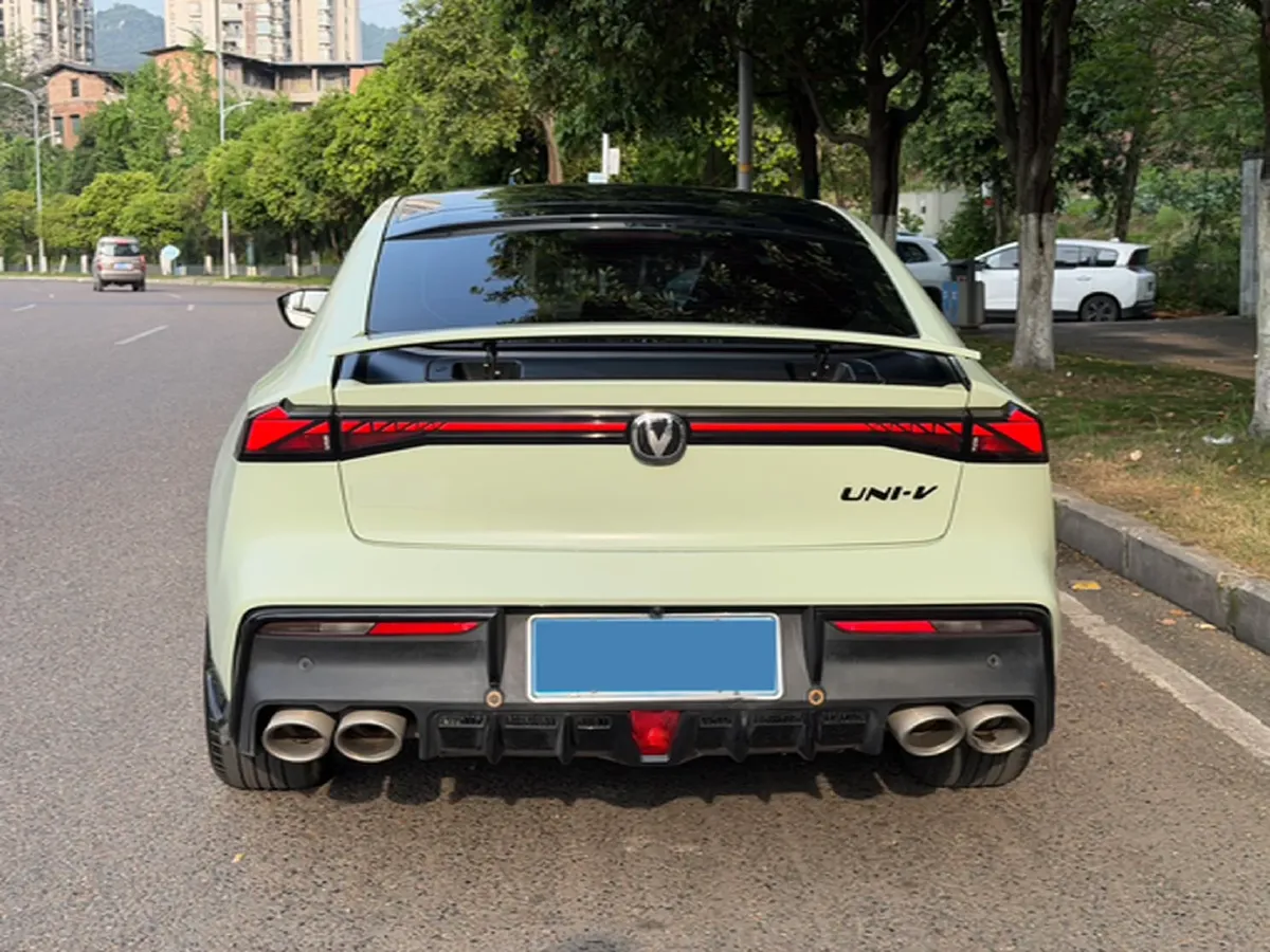 2024 ChangAn UNI-V 2.0T 233HP L4 8AT,autocango,china used car exporter,china ev exporter,chinese used car exporter,chinese used ev exporter