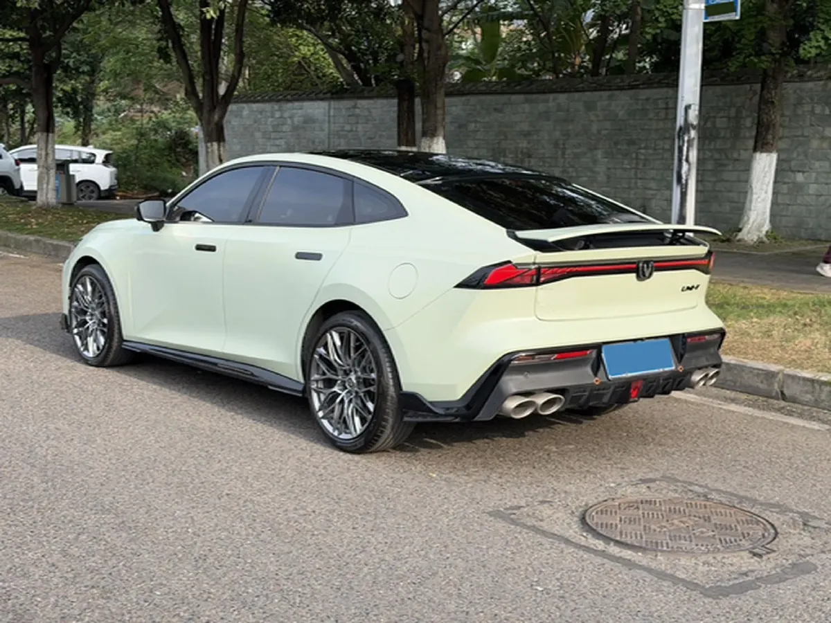 2024 ChangAn UNI-V 2.0T 233HP L4 8AT,autocango,china used car exporter,china ev exporter,chinese used car exporter,chinese used ev exporter