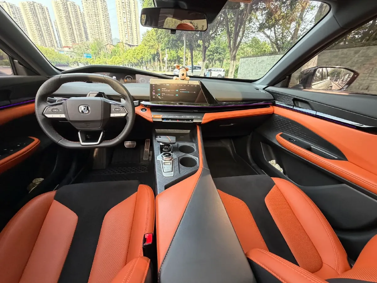 2024 ChangAn UNI-V 2.0T 233HP L4 8AT,autocango,china used car exporter,china ev exporter,chinese used car exporter,chinese used ev exporter