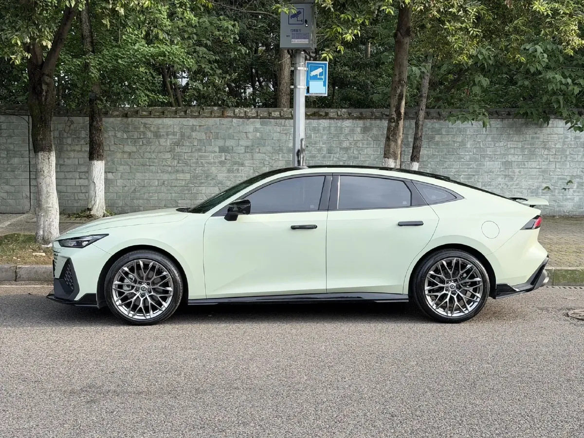 2024 ChangAn UNI-V 2.0T 233HP L4 8AT,autocango,china used car exporter,china ev exporter,chinese used car exporter,chinese used ev exporter