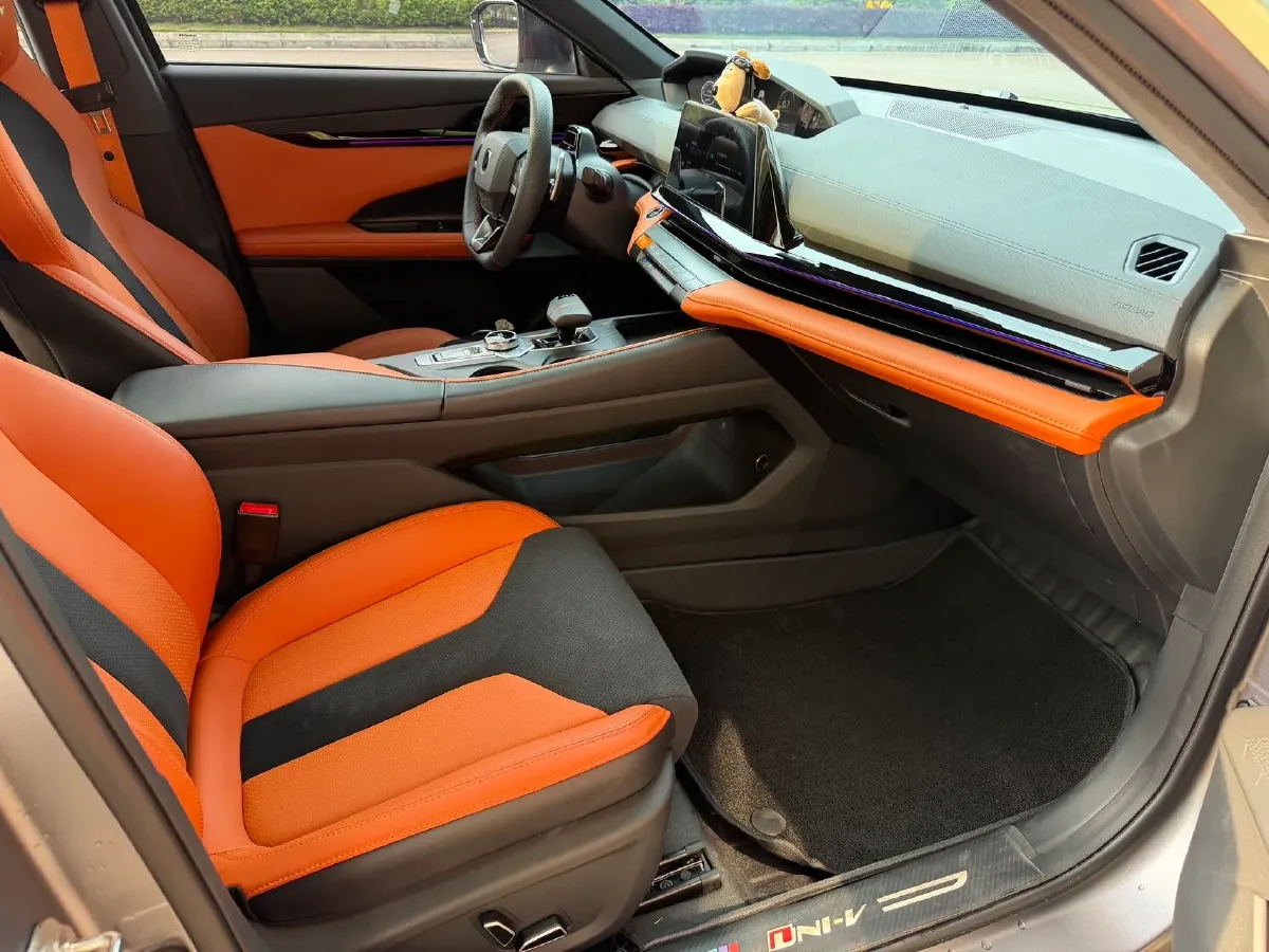 2024 ChangAn UNI-V 2.0T 233HP L4 8AT,autocango,china used car exporter,china ev exporter,chinese used car exporter,chinese used ev exporter