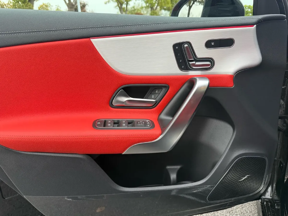 2025 Mercedes-Benz A AMG 2.0T 306HP L4 8DCT,autocango,china used car exporter,china ev exporter,chinese used car exporter,chinese used ev exporter