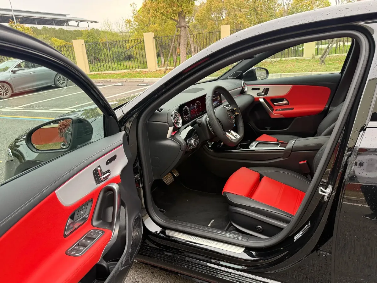 2025 Mercedes-Benz A AMG 2.0T 306HP L4 8DCT,autocango,china used car exporter,china ev exporter,chinese used car exporter,chinese used ev exporter