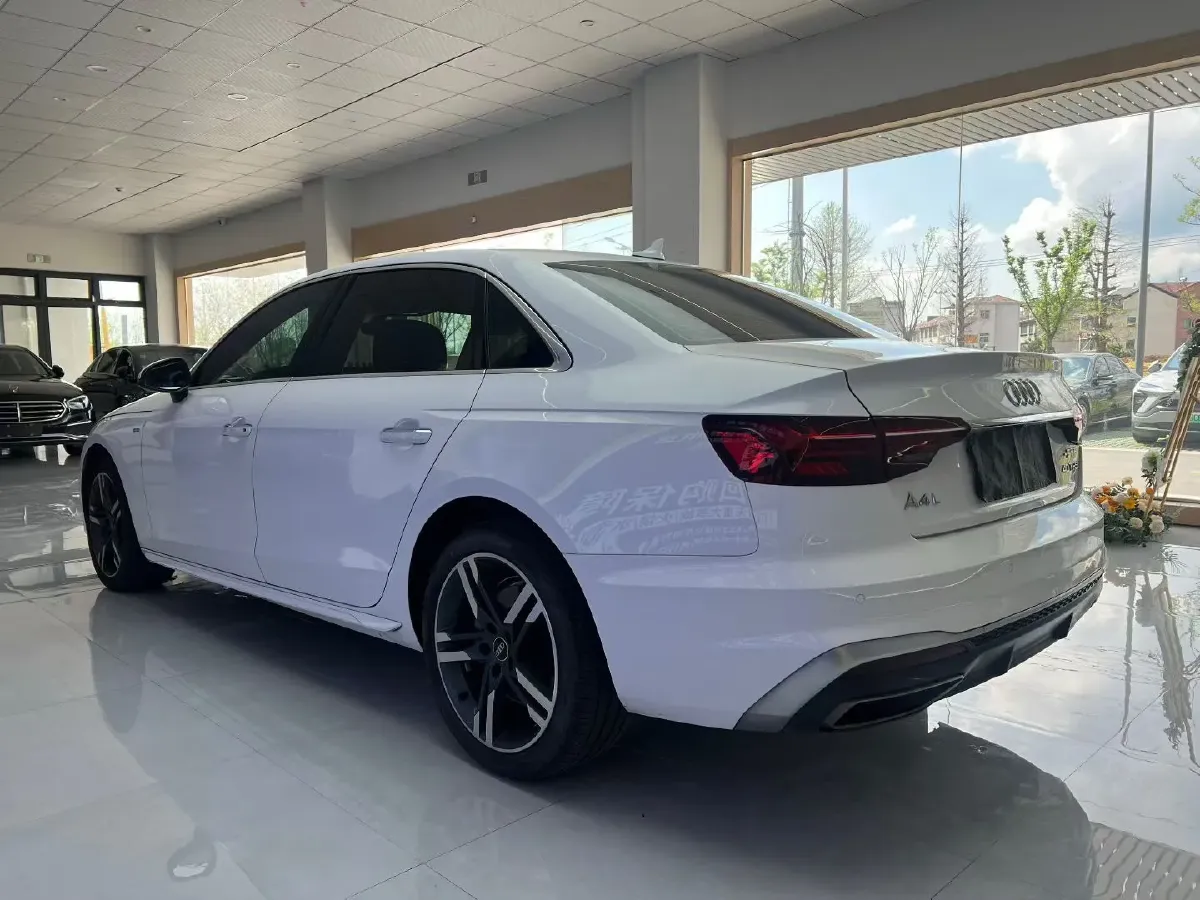 2023 Audi A4L 2.0T 190HP L4 7DCT,autocango,china used car exporter,china ev exporter,chinese used car exporter,chinese used ev exporter