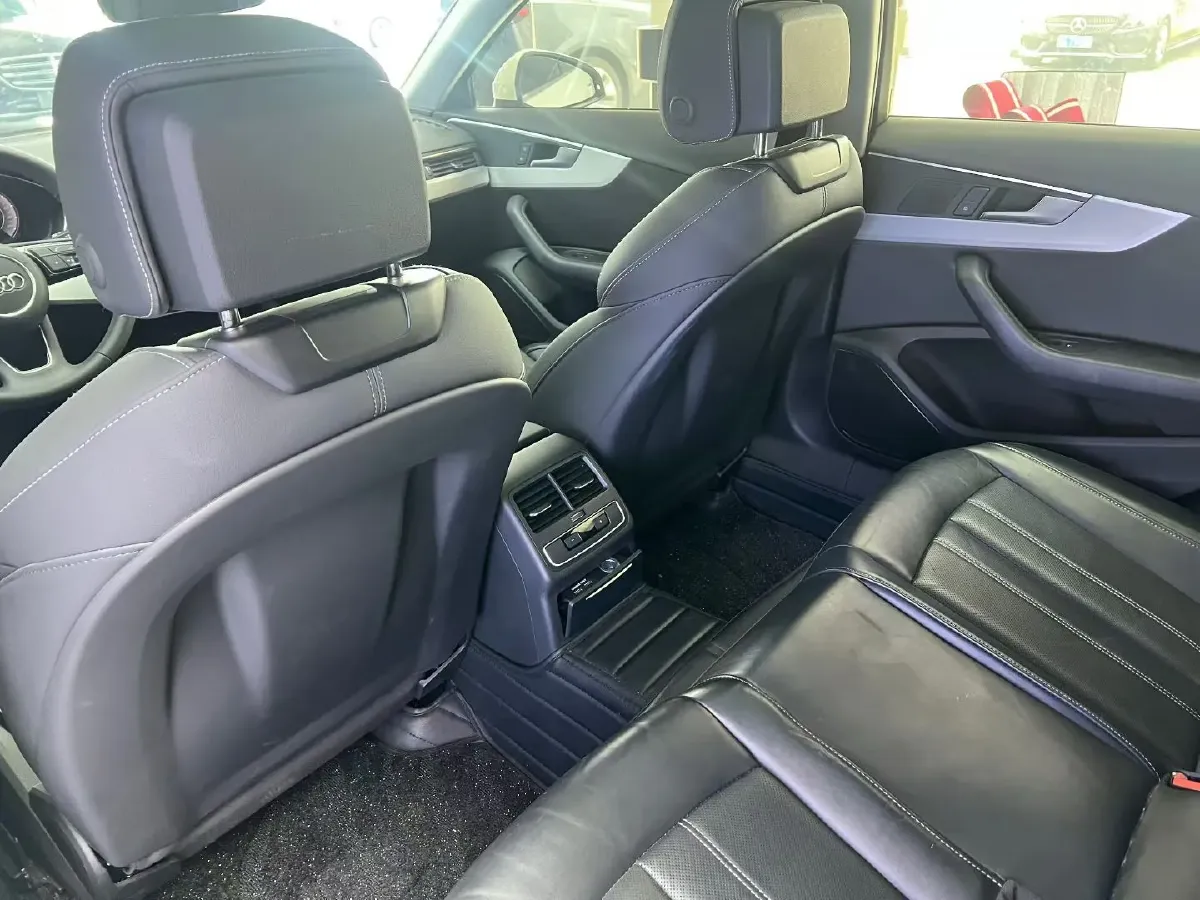 2023 Audi A4L 2.0T 190HP L4 7DCT,autocango,china used car exporter,china ev exporter,chinese used car exporter,chinese used ev exporter