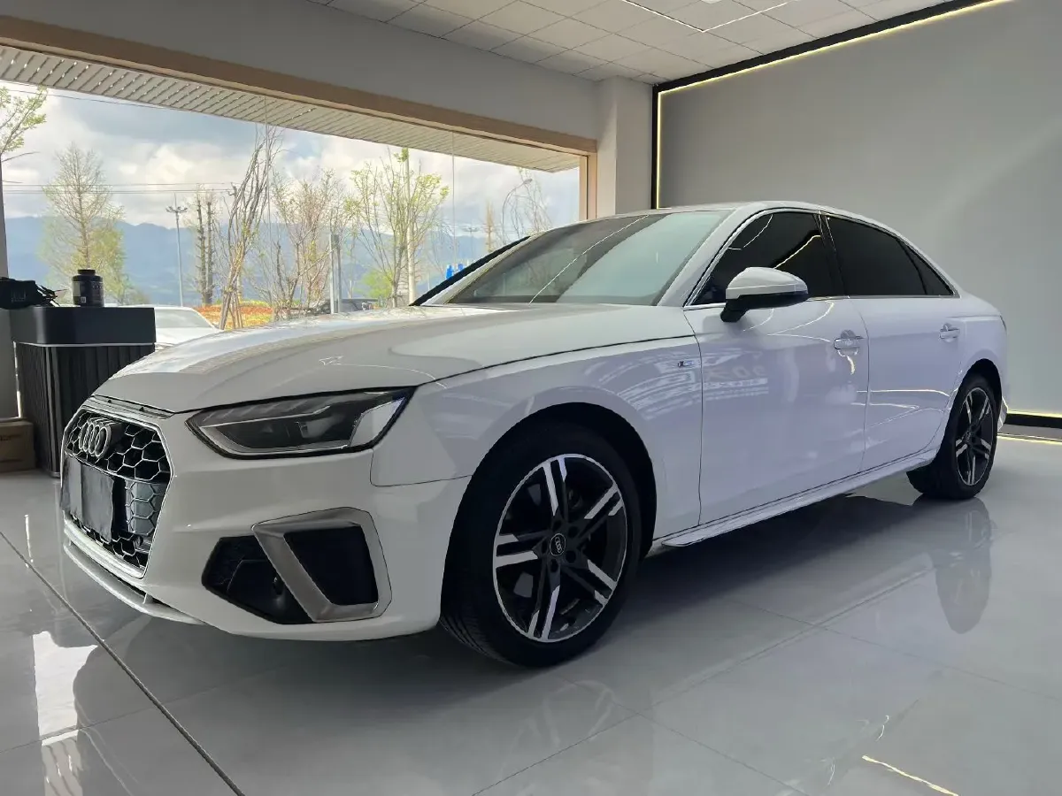 2023 Audi A4L 2.0T 190HP L4 7DCT,autocango,china used car exporter,china ev exporter,chinese used car exporter,chinese used ev exporter