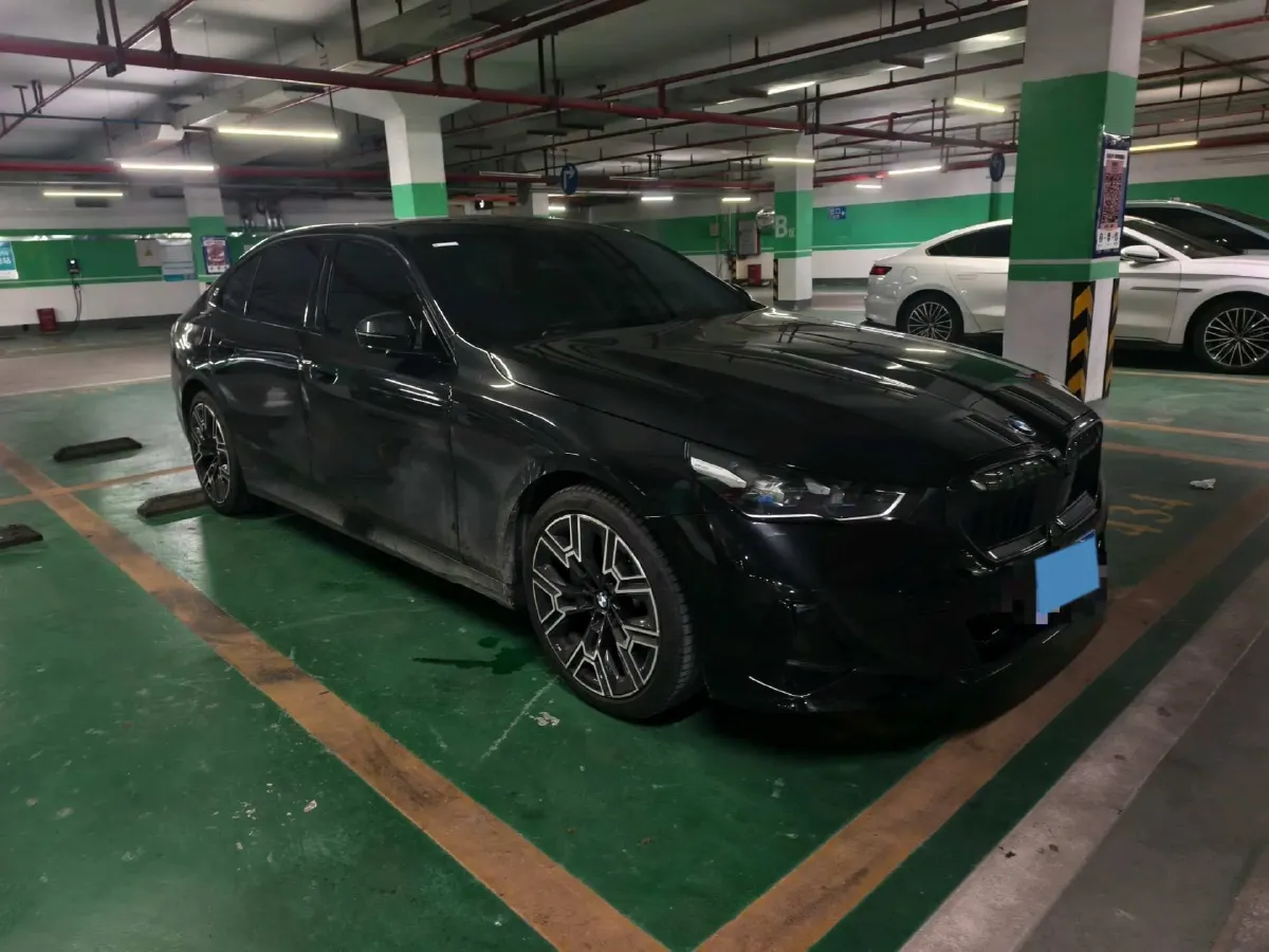 2025 BMW 5 Series 2.0T 258HP L4 8AT,autocango,china used car exporter,china ev exporter,chinese used car exporter,chinese used ev exporter