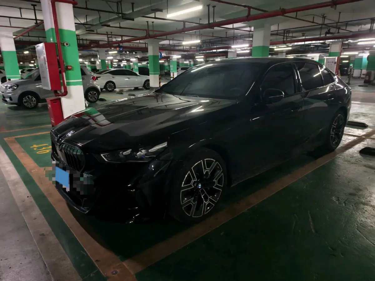 2025 BMW 5 Series 2.0T 258HP L4 8AT,autocango,china used car exporter,china ev exporter,chinese used car exporter,chinese used ev exporter