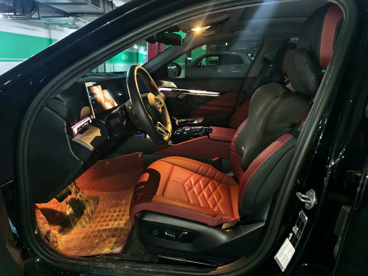 2025 BMW 5 Series 2.0T 258HP L4 8AT,autocango,china used car exporter,china ev exporter,chinese used car exporter,chinese used ev exporter