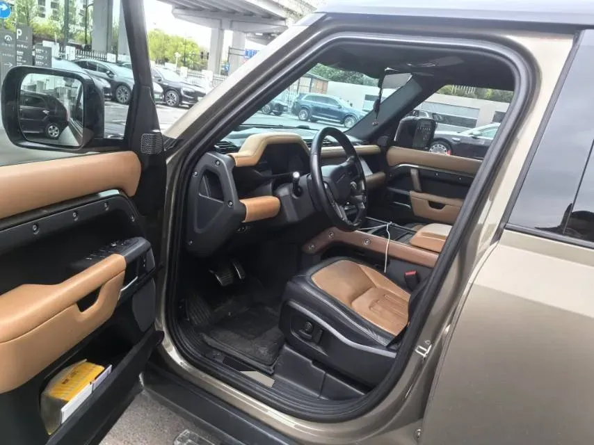 2020 Land Rover Defender 3.0T 400HP L6 8AT,autocango,china used car exporter,china ev exporter,chinese used car exporter,chinese used ev exporter