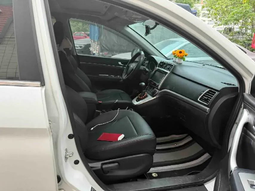 2019 Haval M6 1.5T 150HP L4 7DCT,autocango,china used car exporter,china ev exporter,chinese used car exporter,chinese used ev exporter