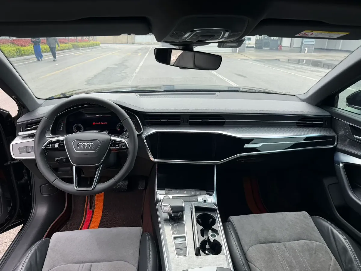 2021 Audi A6L 2.0T 190HP L4 7DCT,autocango,china used car exporter,china ev exporter,chinese used car exporter,chinese used ev exporter