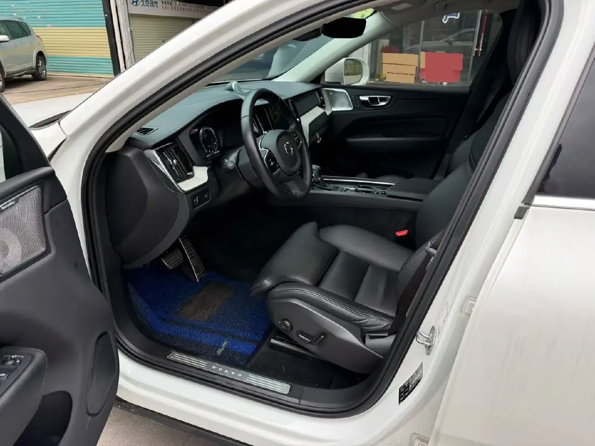 2021 Volvo XC60 2.0T 250HP L4 8AT,autocango,china used car exporter,china ev exporter,chinese used car exporter,chinese used ev exporter