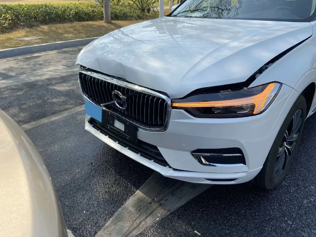 2021 Volvo XC60 2.0T 250HP L4 8AT,autocango,china used car exporter,china ev exporter,chinese used car exporter,chinese used ev exporter