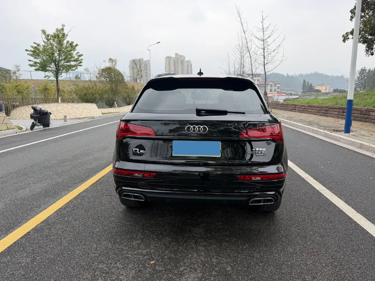 2024 Audi Q5L 2.0T 245HP L4 7DCT,autocango,china used car exporter,china ev exporter,chinese used car exporter,chinese used ev exporter