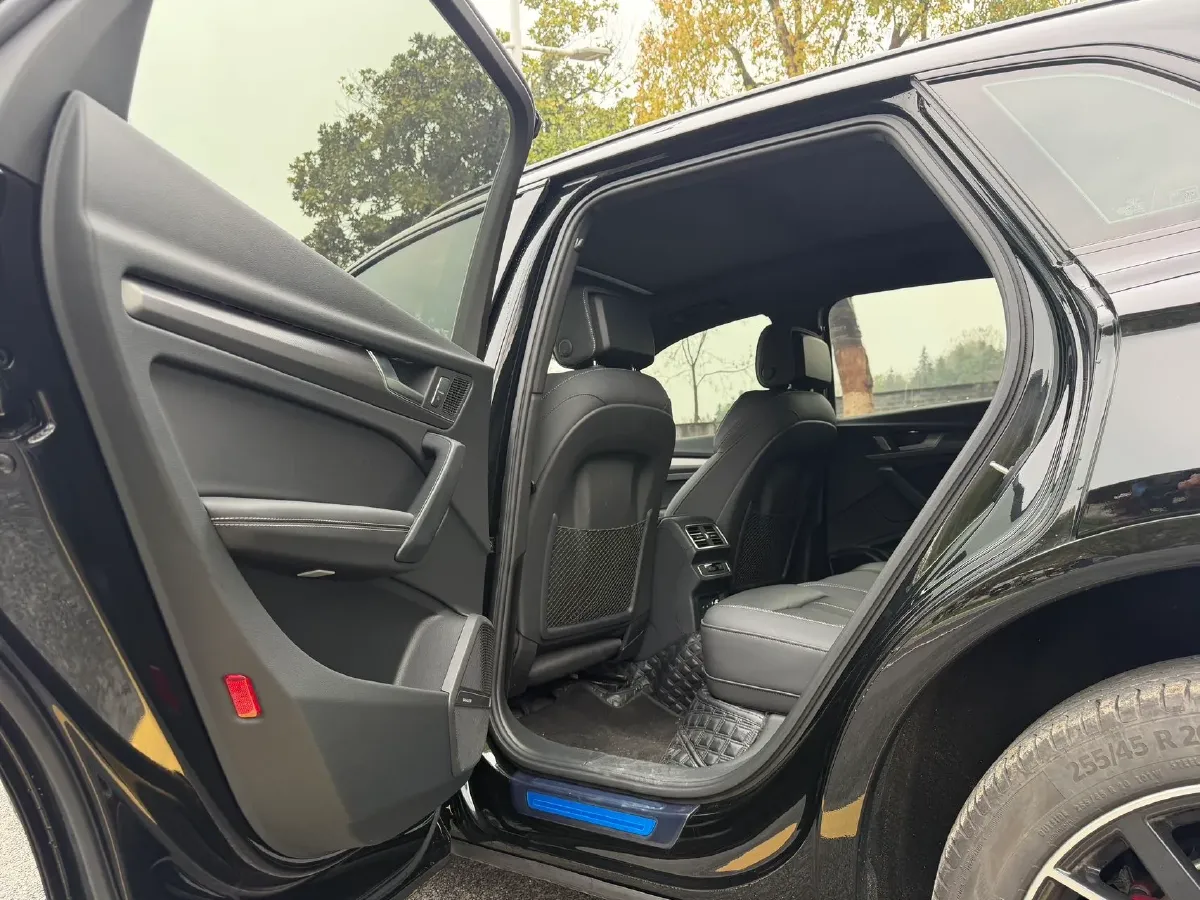 2024 Audi Q5L 2.0T 245HP L4 7DCT,autocango,china used car exporter,china ev exporter,chinese used car exporter,chinese used ev exporter