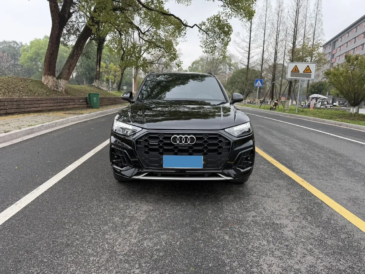 2024 Audi Q5L 2.0T 245HP L4 7DCT,autocango,china used car exporter,china ev exporter,chinese used car exporter,chinese used ev exporter