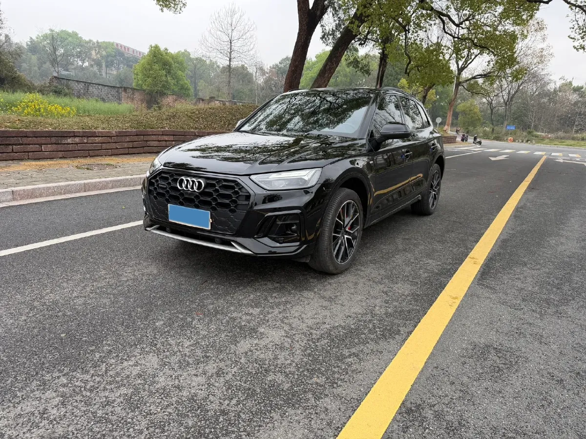 2024 Audi Q5L 2.0T 245HP L4 7DCT,autocango,china used car exporter,china ev exporter,chinese used car exporter,chinese used ev exporter