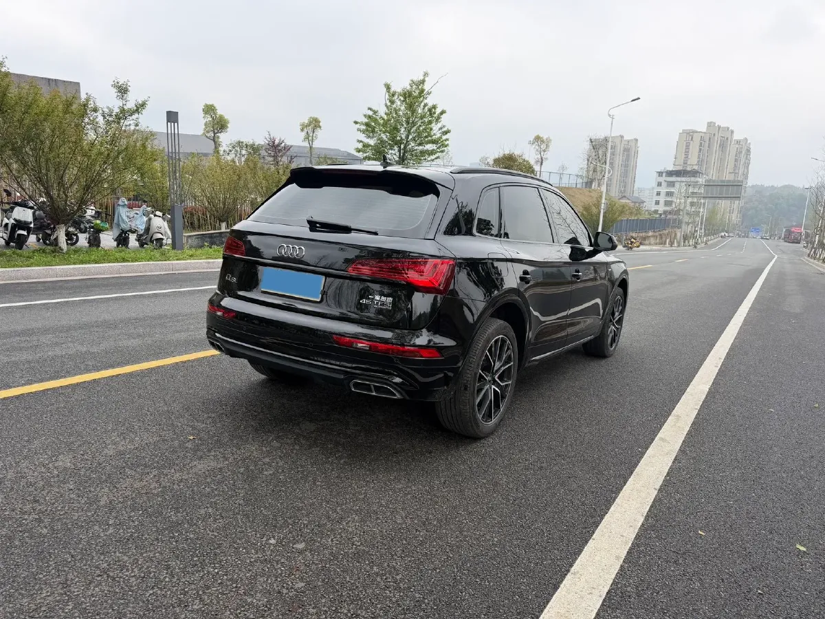 2024 Audi Q5L 2.0T 245HP L4 7DCT,autocango,china used car exporter,china ev exporter,chinese used car exporter,chinese used ev exporter