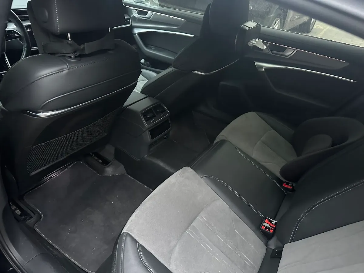 2024 Audi A6L 2.0T 245HP L4 7DCT,autocango,china used car exporter,china ev exporter,chinese used car exporter,chinese used ev exporter