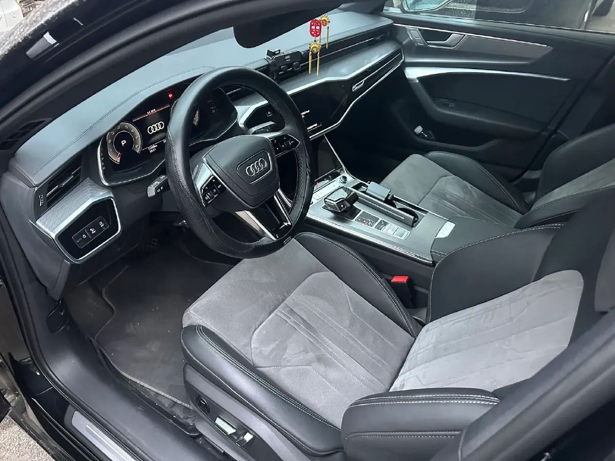 2024 Audi A6L 2.0T 245HP L4 7DCT,autocango,china used car exporter,china ev exporter,chinese used car exporter,chinese used ev exporter