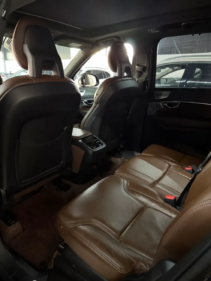 2022 Volvo XC90 2.0T 299HP L4 8AT,autocango,china used car exporter,china ev exporter,chinese used car exporter,chinese used ev exporter