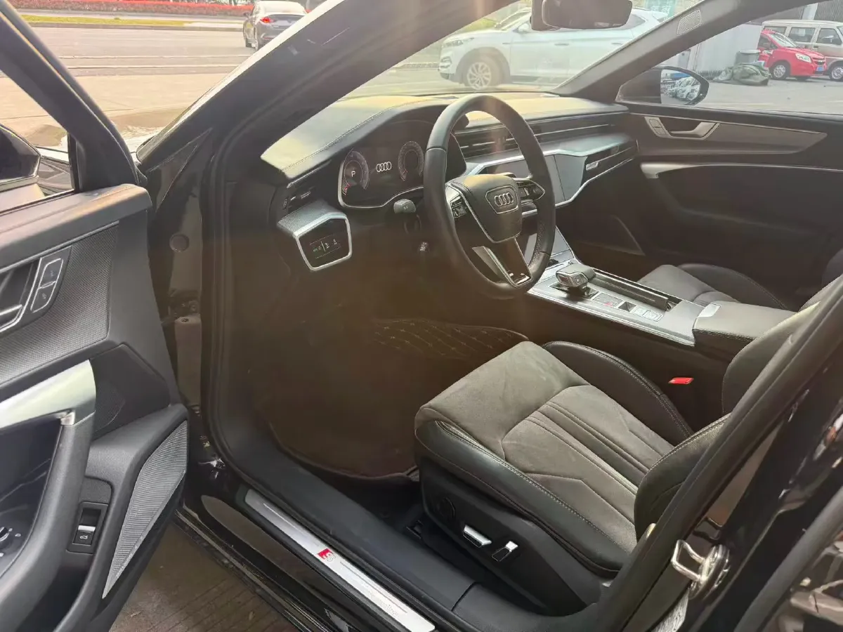2024 Audi A6L 2.0T 245HP L4 7DCT,autocango,china used car exporter,china ev exporter,chinese used car exporter,chinese used ev exporter