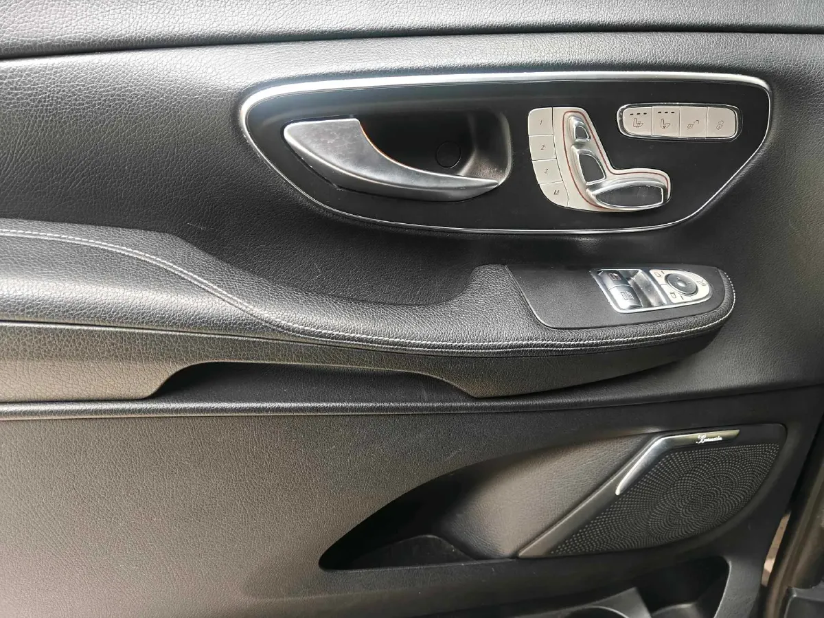 2018 Mercedes-Benz V Class 2.0T 211HP L4 7AT,autocango,china used car exporter,china ev exporter,chinese used car exporter,chinese used ev exporter