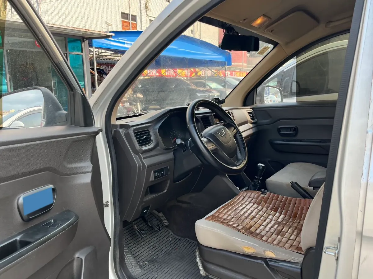 2019 WuLing HongGuang V 1.5L 99HP L4 6MT,autocango,china used car exporter,china ev exporter,chinese used car exporter,chinese used ev exporter