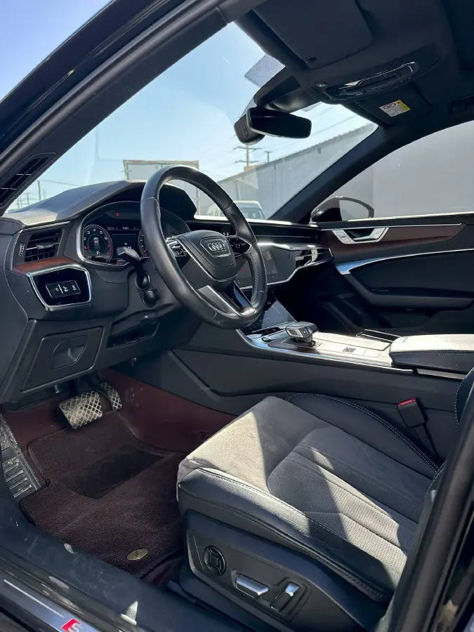 2023 Audi A6L 2.0T 245HP L4 7DCT,autocango,china used car exporter,china ev exporter,chinese used car exporter,chinese used ev exporter