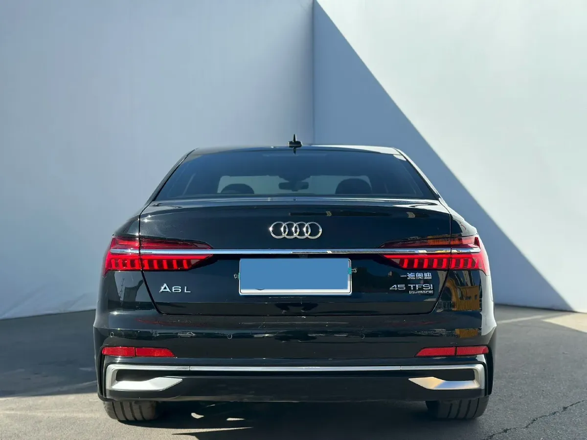2023 Audi A6L 2.0T 245HP L4 7DCT,autocango,china used car exporter,china ev exporter,chinese used car exporter,chinese used ev exporter