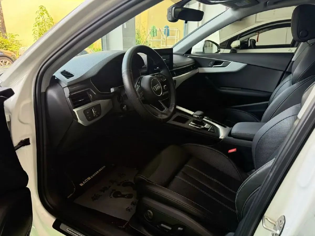 2020 Audi A4L 2.0T 190HP L4 7DCT,autocango,china used car exporter,china ev exporter,chinese used car exporter,chinese used ev exporter