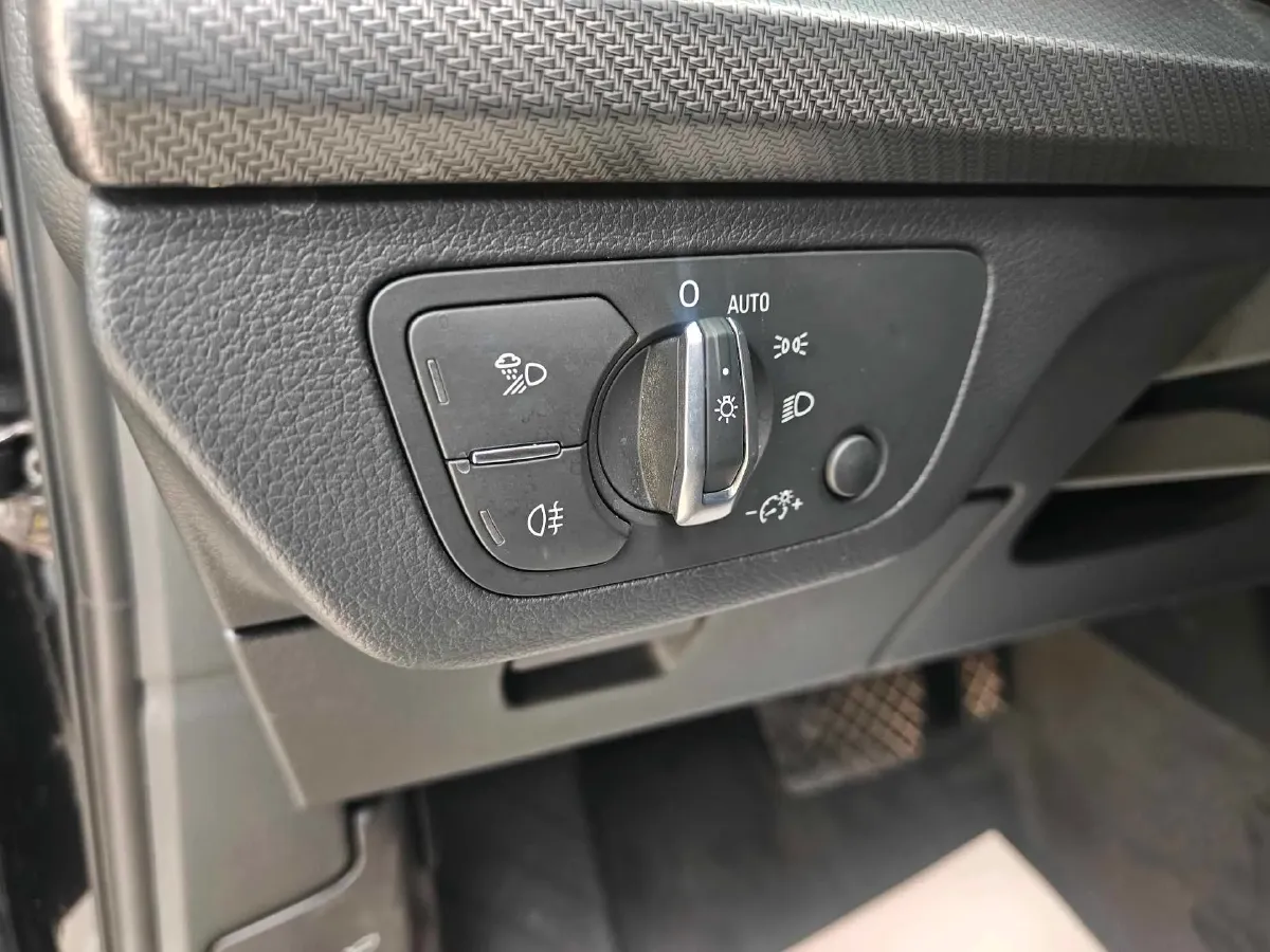 2022 Audi Q5L 2.0T 190HP L4 7DCT,autocango,china used car exporter,china ev exporter,chinese used car exporter,chinese used ev exporter