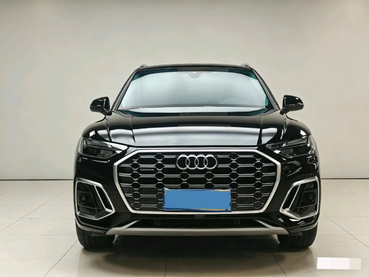 2022 Audi Q5L 2.0T 190HP L4 7DCT,autocango,china used car exporter,china ev exporter,chinese used car exporter,chinese used ev exporter