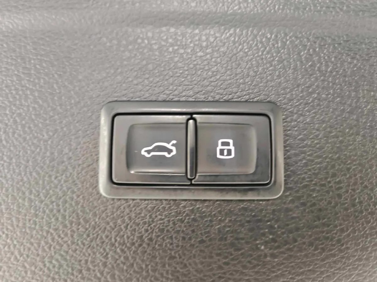 2022 Audi Q5L 2.0T 190HP L4 7DCT,autocango,china used car exporter,china ev exporter,chinese used car exporter,chinese used ev exporter