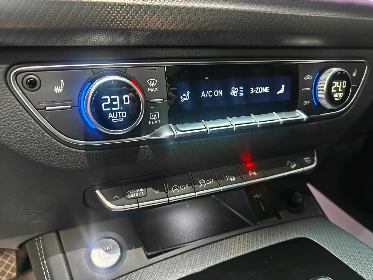 2022 Audi Q5L 2.0T 190HP L4 7DCT,autocango,china used car exporter,china ev exporter,chinese used car exporter,chinese used ev exporter