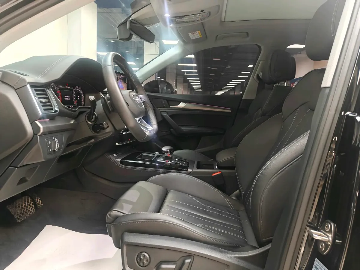 2022 Audi Q5L 2.0T 190HP L4 7DCT,autocango,china used car exporter,china ev exporter,chinese used car exporter,chinese used ev exporter