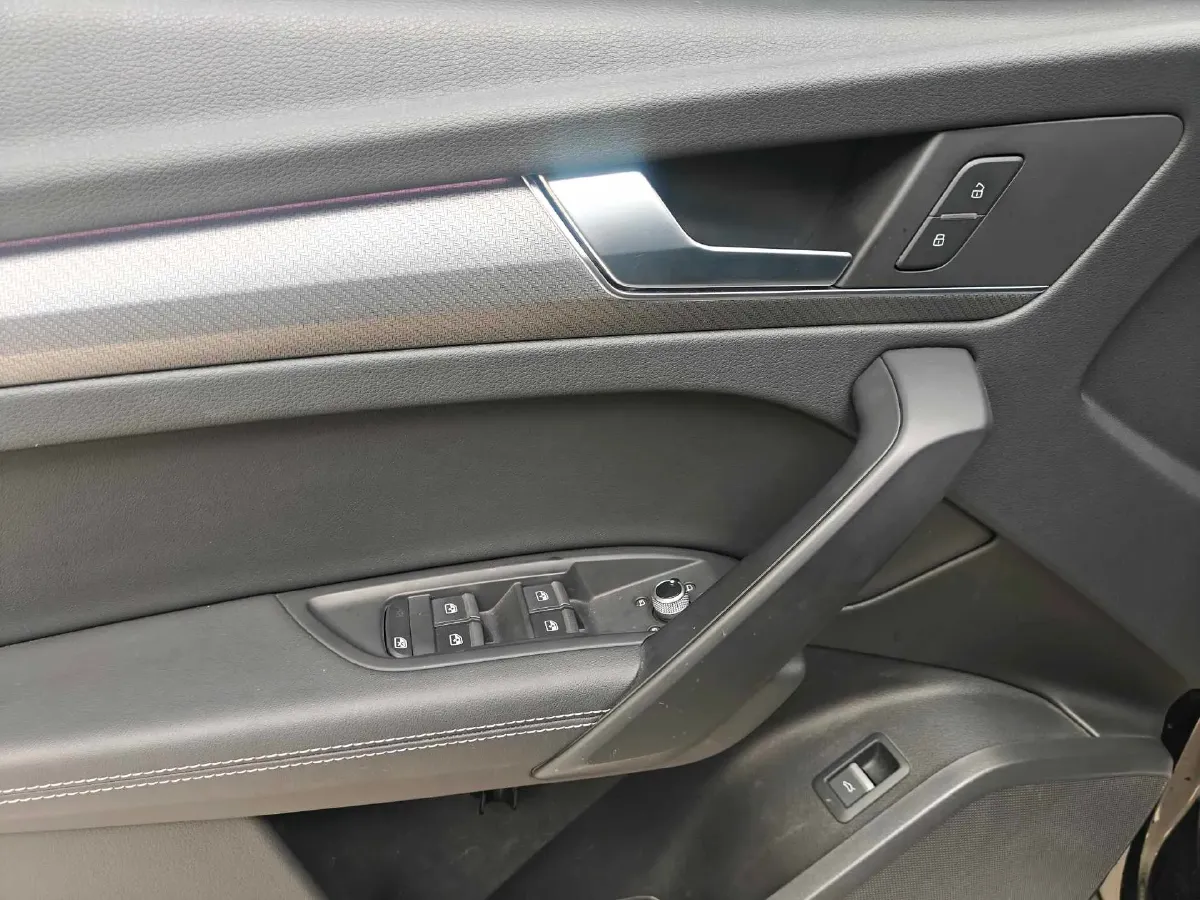 2022 Audi Q5L 2.0T 190HP L4 7DCT,autocango,china used car exporter,china ev exporter,chinese used car exporter,chinese used ev exporter