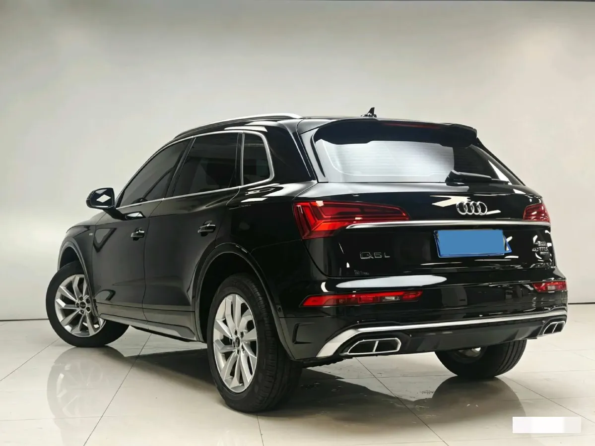 2022 Audi Q5L 2.0T 190HP L4 7DCT,autocango,china used car exporter,china ev exporter,chinese used car exporter,chinese used ev exporter