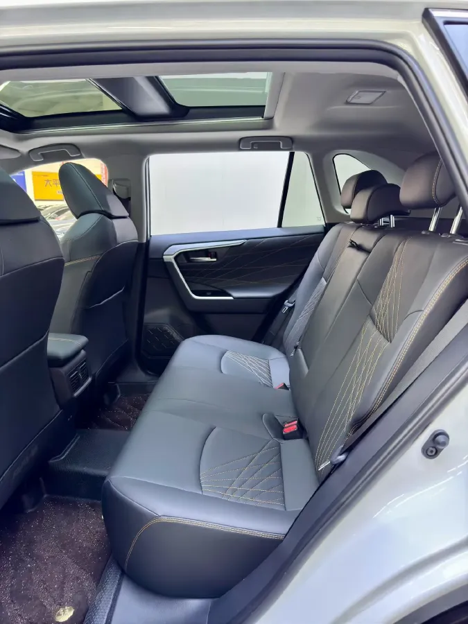 2024 Toyota RAV4 2.0L 171HP L4 CVT,autocango,china used car exporter,china ev exporter,chinese used car exporter,chinese used ev exporter